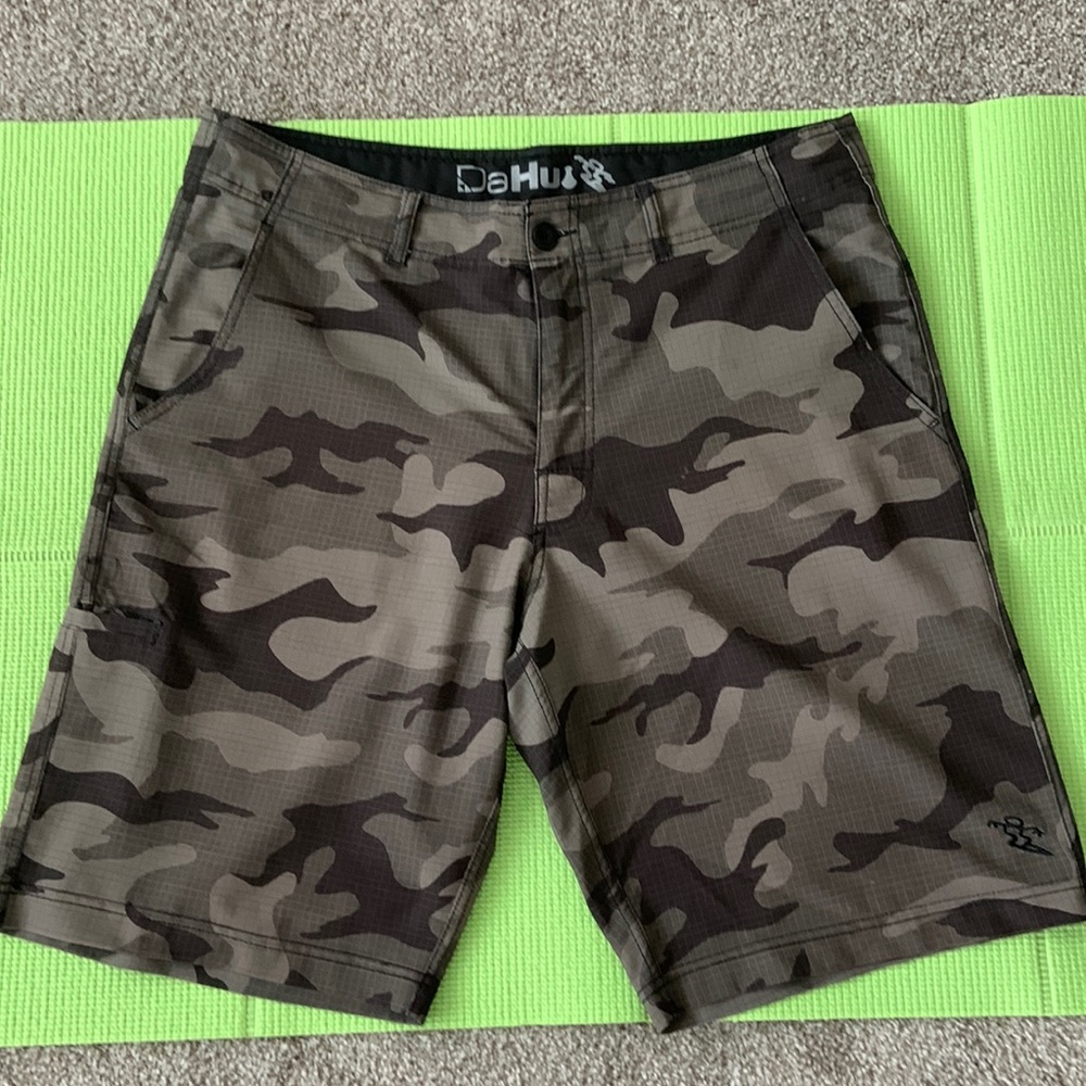 Da Hui camo print lightweight shorts.